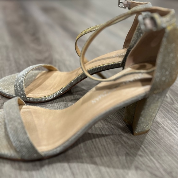 Stuart Weitzman size 11 shoes. - Picture 2 of 8